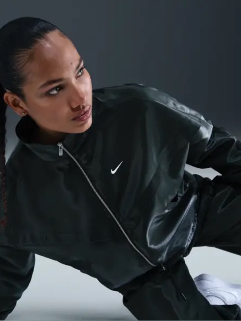 Nike Women's Sportswear Windrunner Shine Jacket dark green - Picture 3 of 5